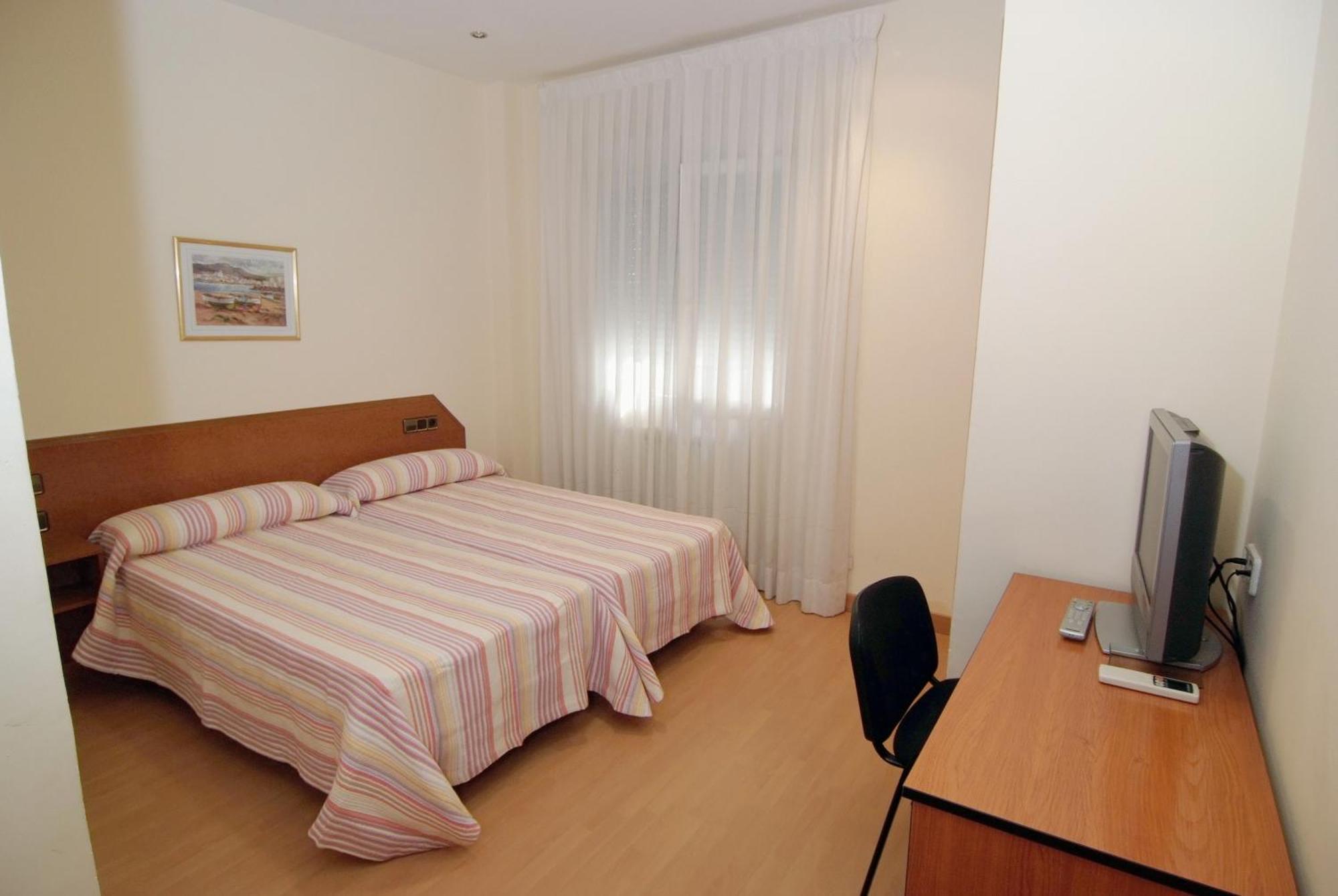 Hostal Cataluna Сарагоса Экстерьер фото